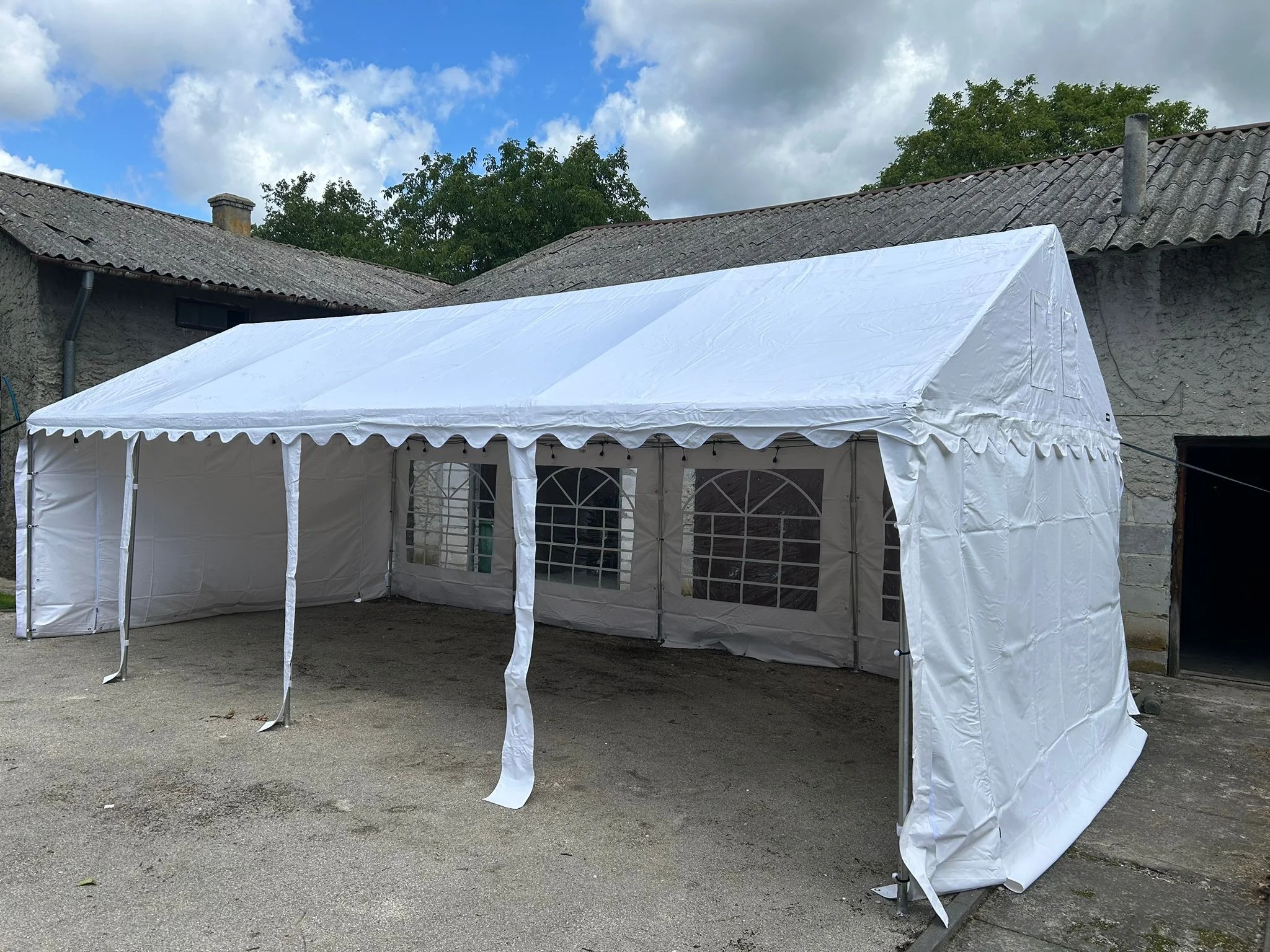 Namiot 6×12m — największy rozmiar, 60-80 osób, realizacja na podwórku wiejskim