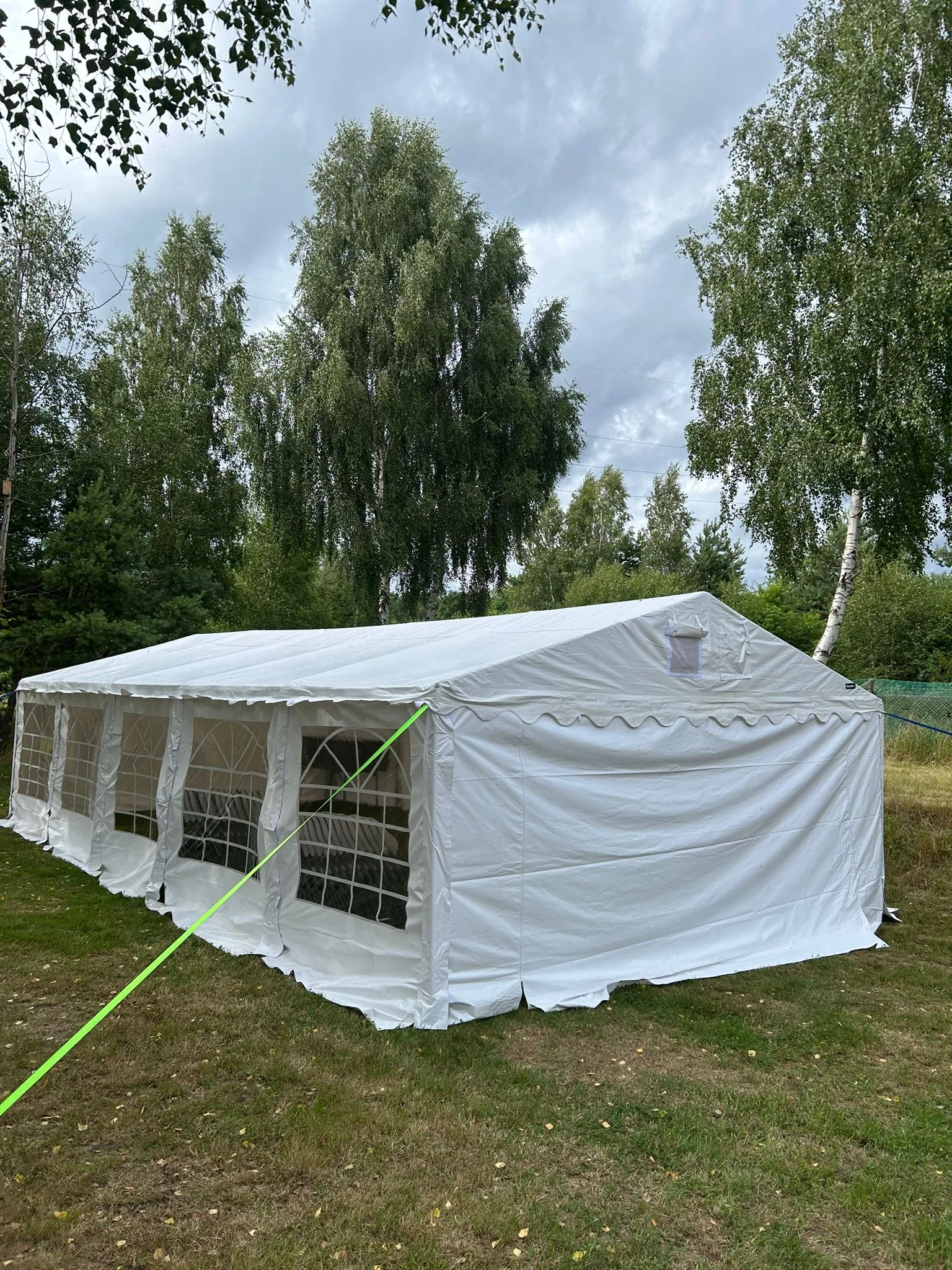 Namiot na działce ROD / dom działkowca — plan B na deszcz, piknik działkowców