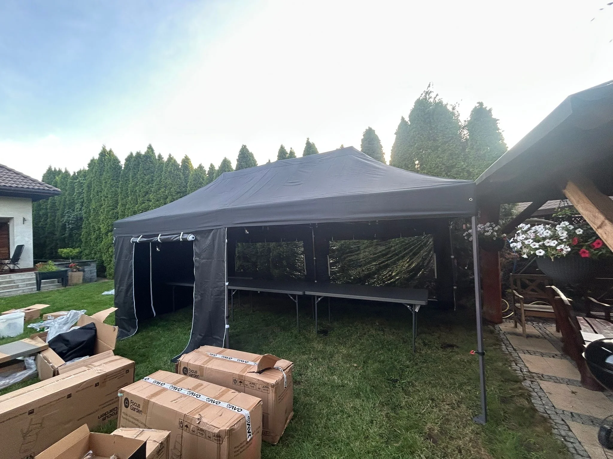 Namiot ekspresowy 4,5×3m popup — samodzielny montaż 15 minut, ogród